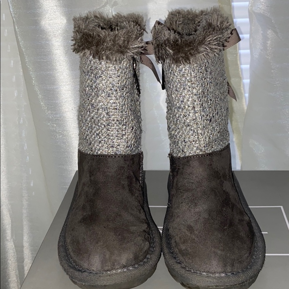 Grey girls boots size 11